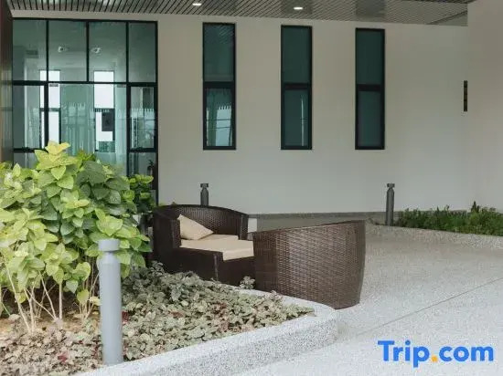Parkland Residence B11 by Dehoz Suites