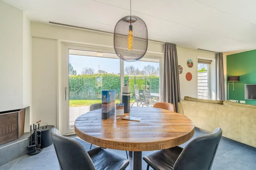 Tastefully Furnished Detached Bungalow