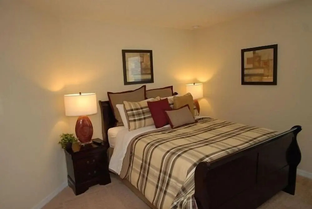 Beautiful Renovated 6 Bed Pool Home 6 Bedroom Home by RedAwning