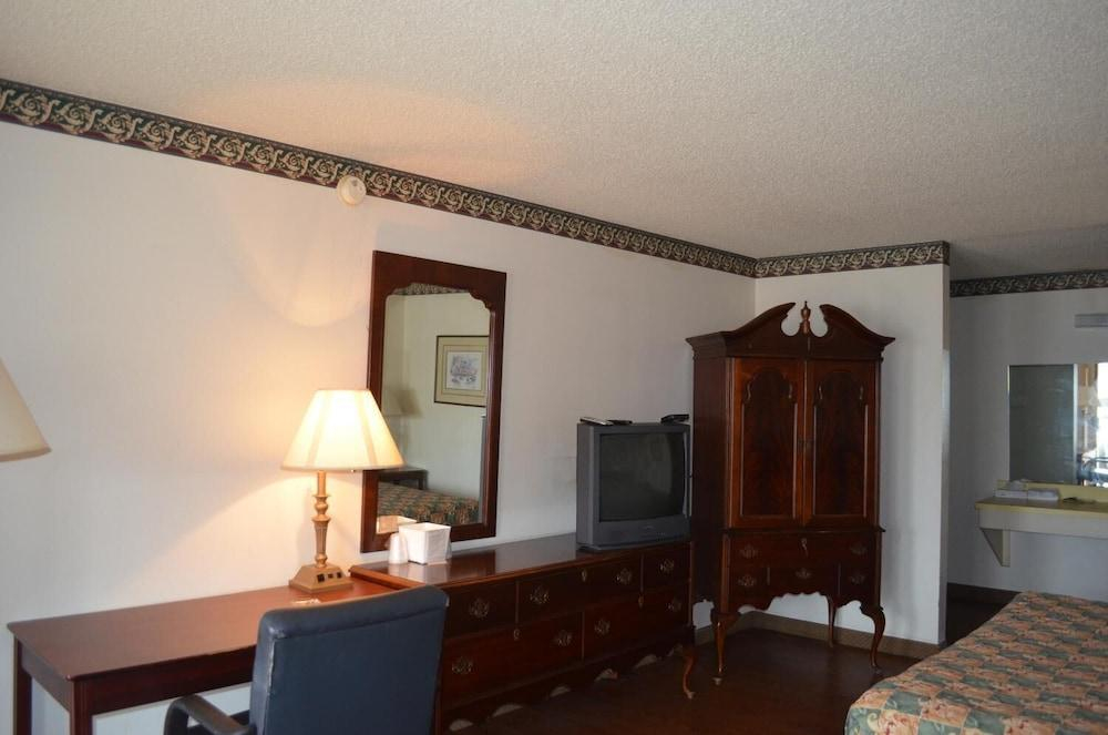 Granbury Inn and Suites