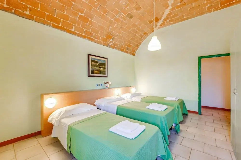 Farmhouse in Montescudaio with Shared Pool near Sea & Park