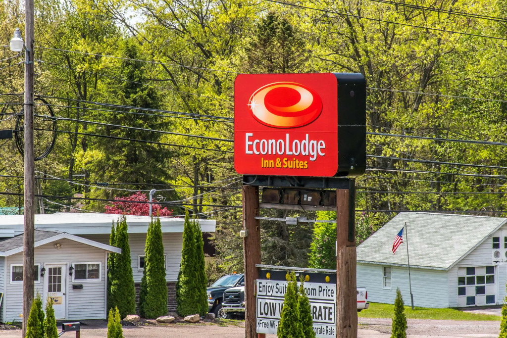 Econo Lodge Inn & Suites Lake Harmony - Pocono Mountains Area