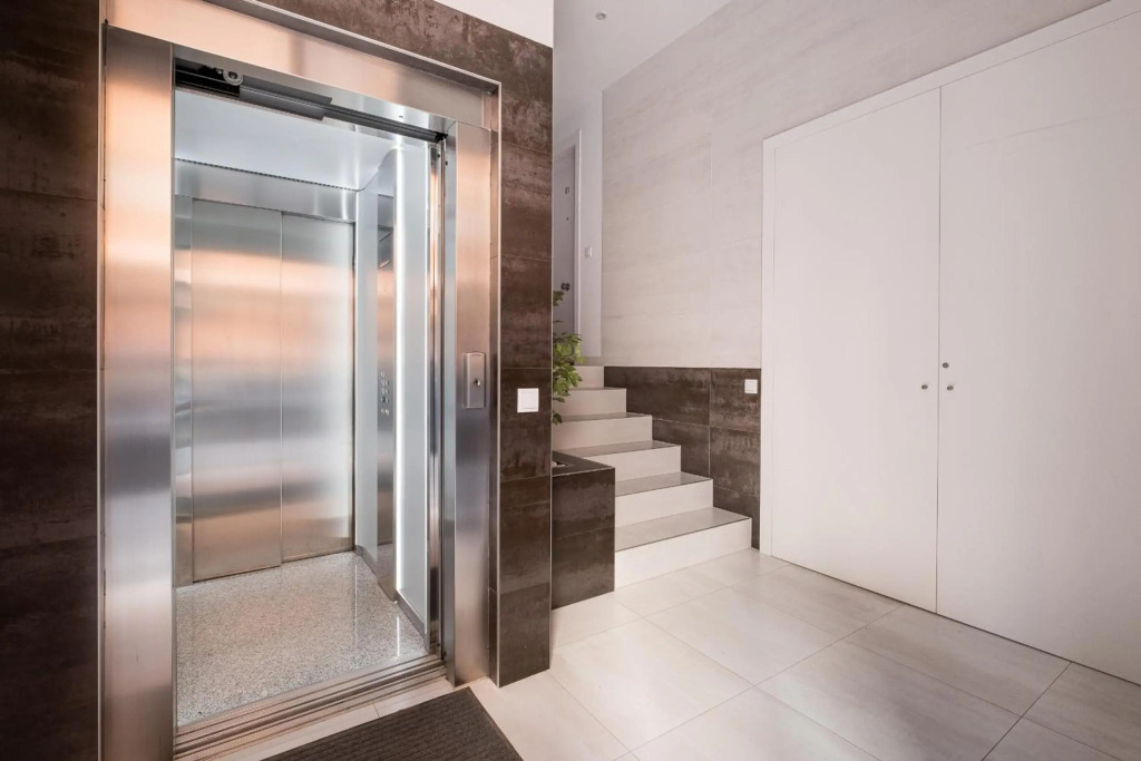 BRAND NEW, Modern & Stylish Apartment