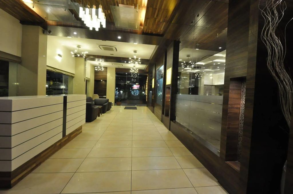 Le Grande Residency