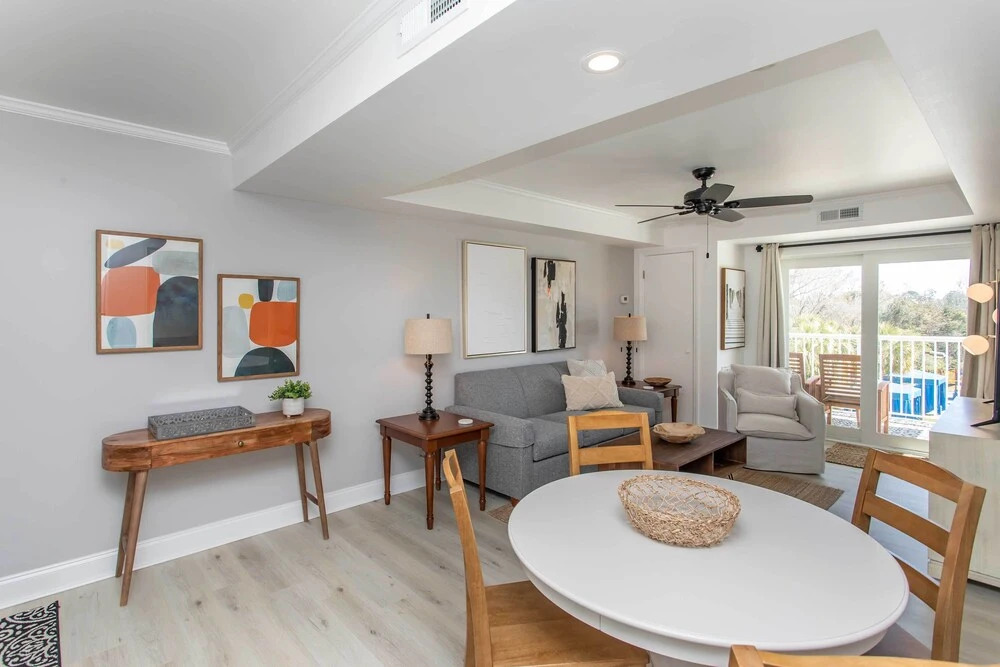 Summerhouse Villas Condo: Private Resort Beach