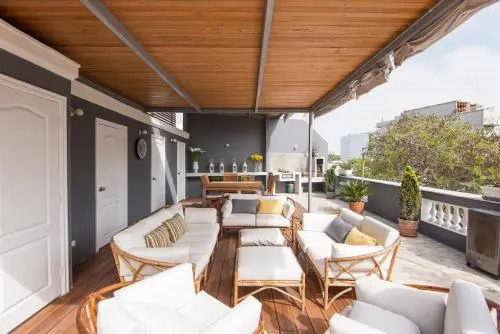 Manor House Lima