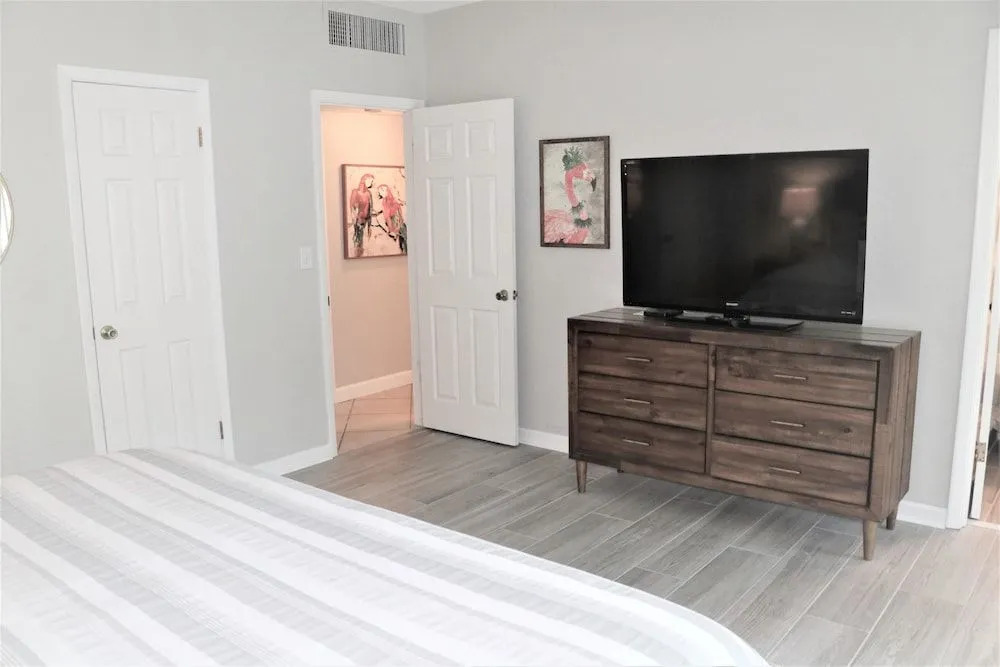 Jamaica Royale - T24 - 2 Br Condo
