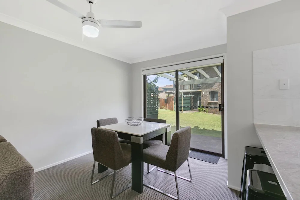 Fountain View Villa - We Accommodate
