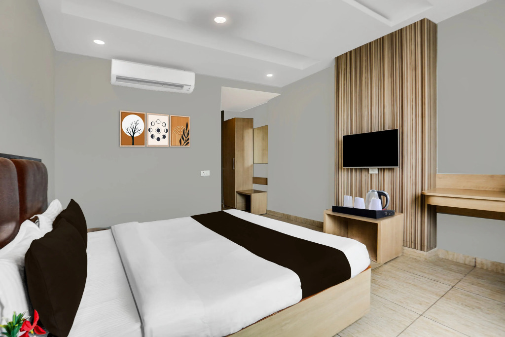 OYO 4477 City Square Hotel