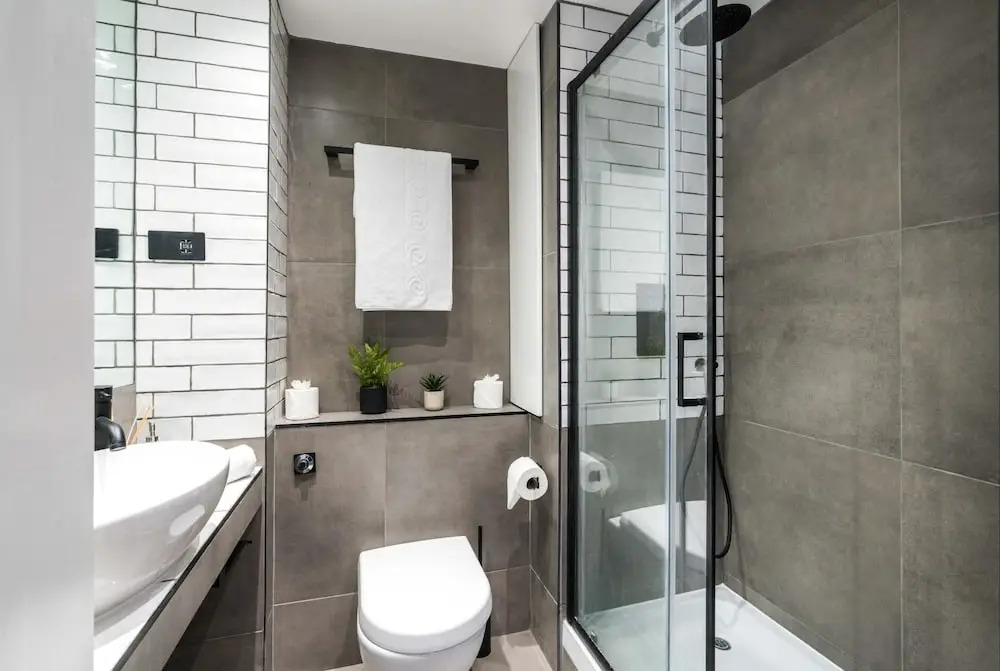 Stunning 3BD Riverside Flat Communal Roof Terrace