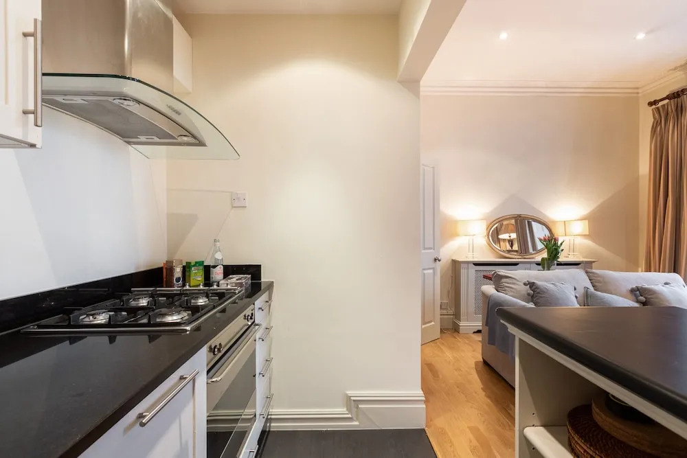 Lamont Street Apartment