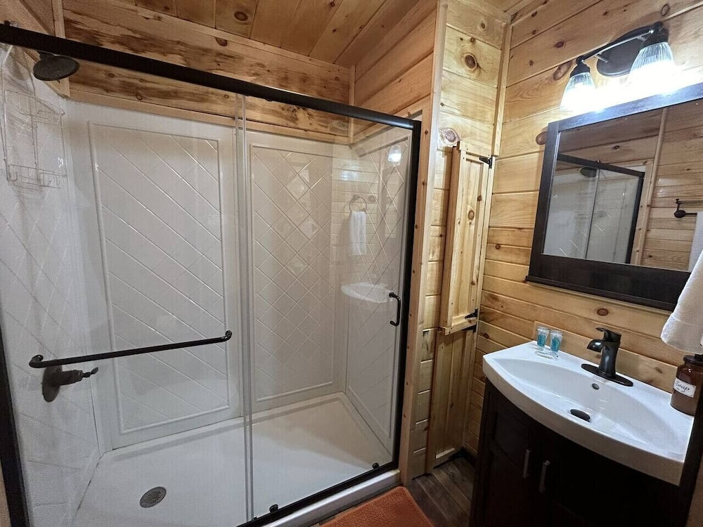 Wifi & Hot Tub, Large Family - Climb On in Rrg!