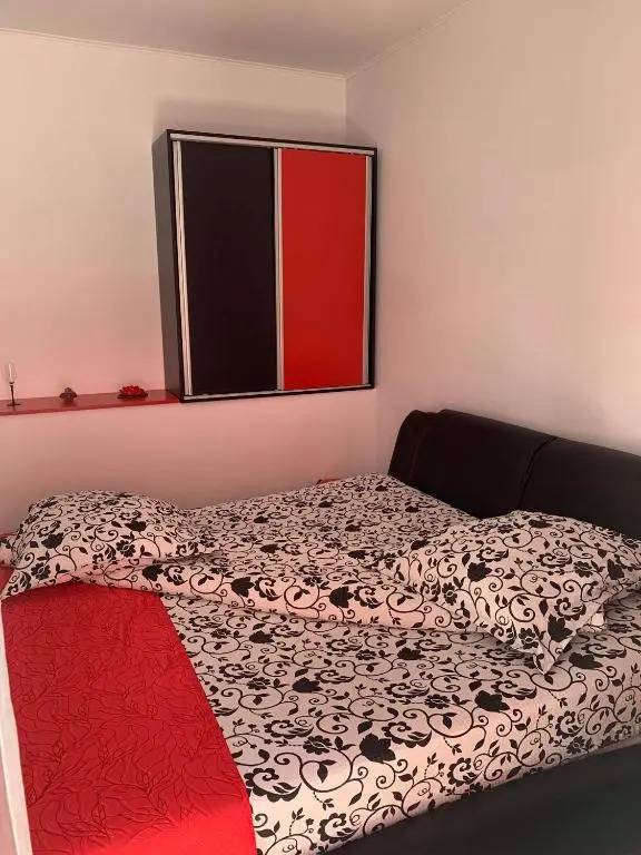 CAMERE de INCHIRIAT LA TUGUIATA
