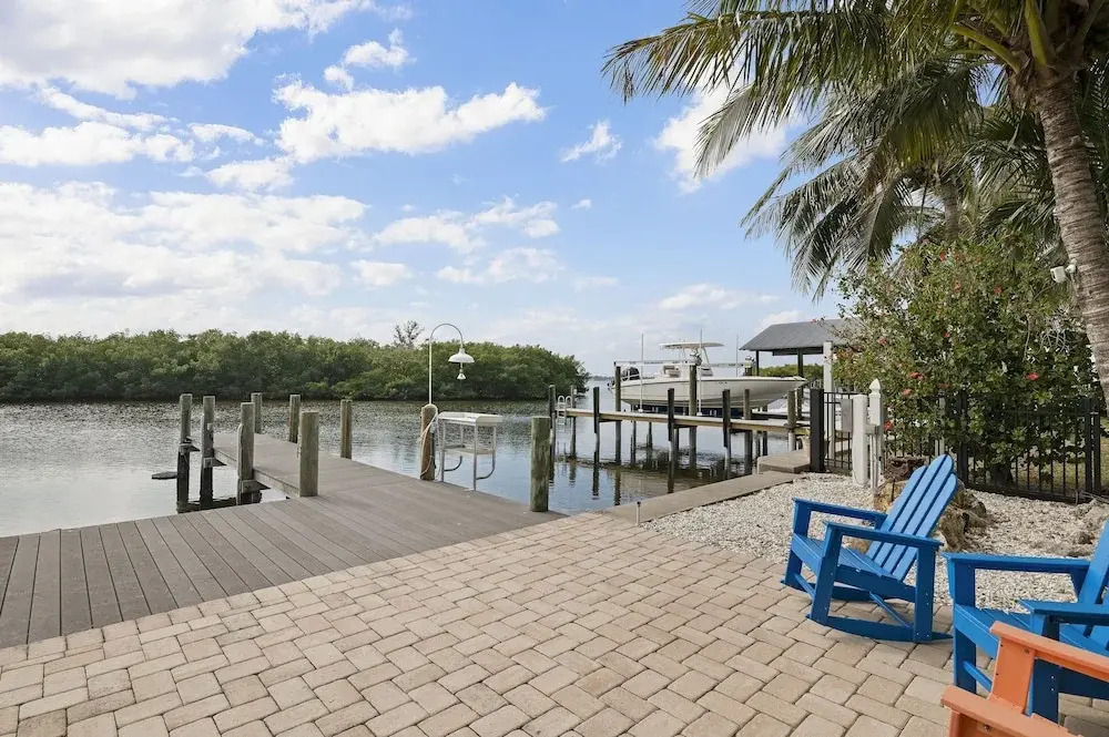 1 Bedroom Bay Front Villa Bring Your Boat Dock Space Available 1 Villa by Redawning