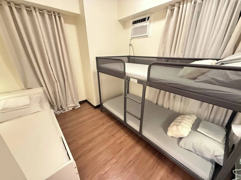 Cozy Modern Apartment Condo Unit