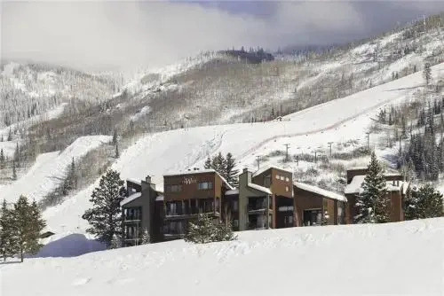 West Condominiums - W3401