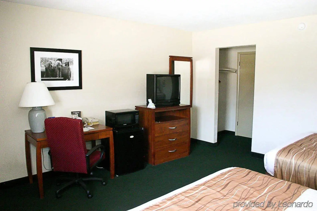 Best Western Hospitality House