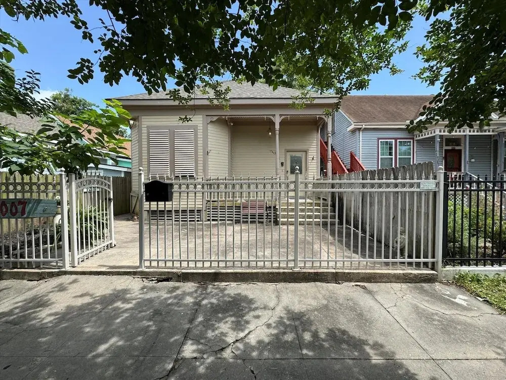 Cottage On Ave O 2 Bedroom Home