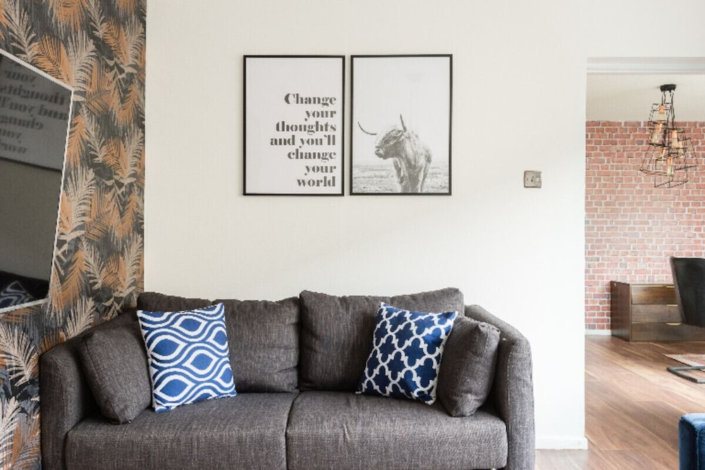 The Century Chalet - Contemporary 2bdr Townhouse With Parking