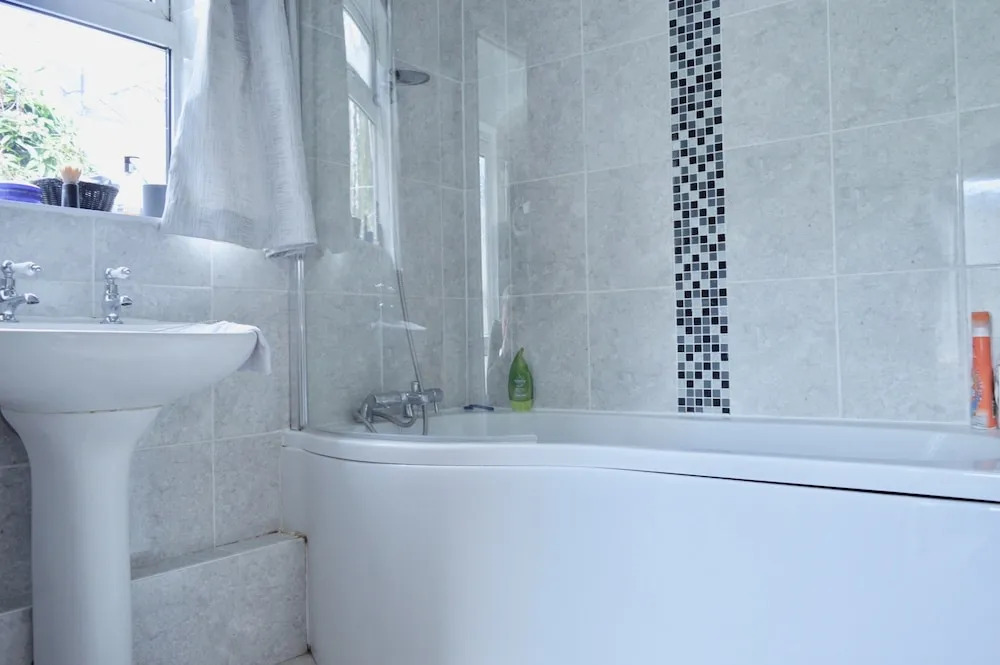 2 Bedroom House in Popular Bristol Neighbourhood