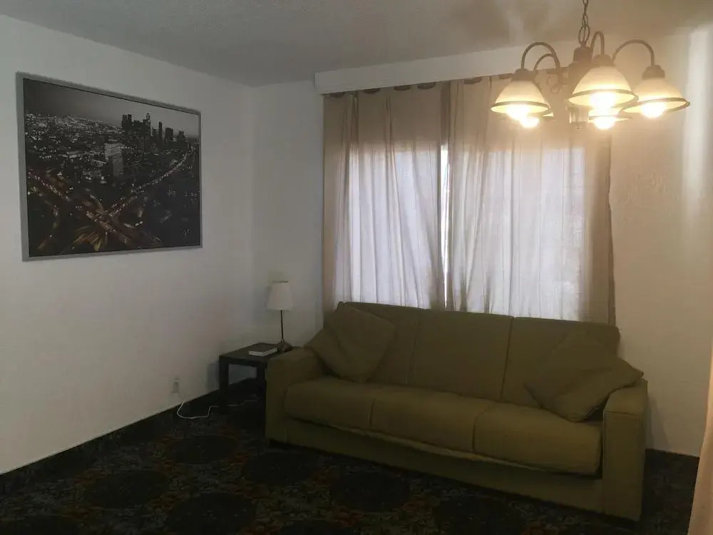 Tradewinds Airport Hotel