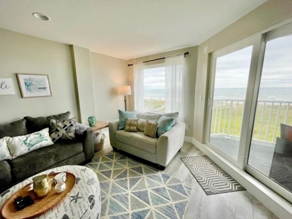 Carolina Beach Dreamin - Light Filled South Side End Unit. Ocean Views From Most Rooms! Private Beach Access! 3 Bedroom Condo by Redawning