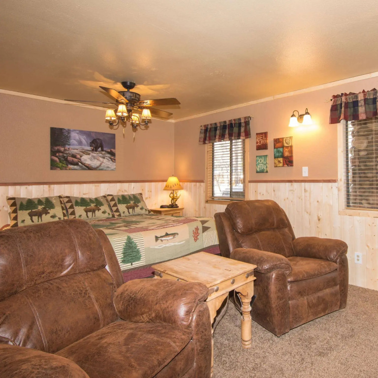 Upper Canyon Inn & Cabins