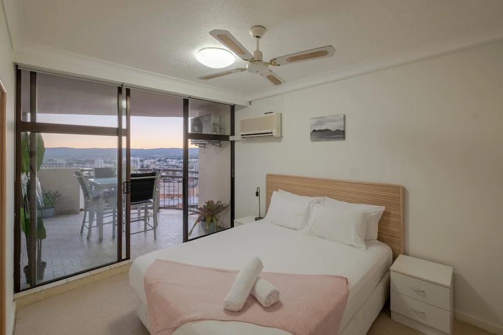Heart of Surfers Paradise - Ocean Views