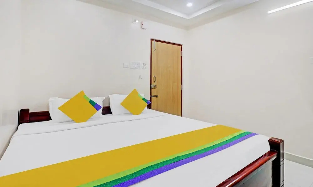 Itsy By Treebo - Vardhan Stay Inn