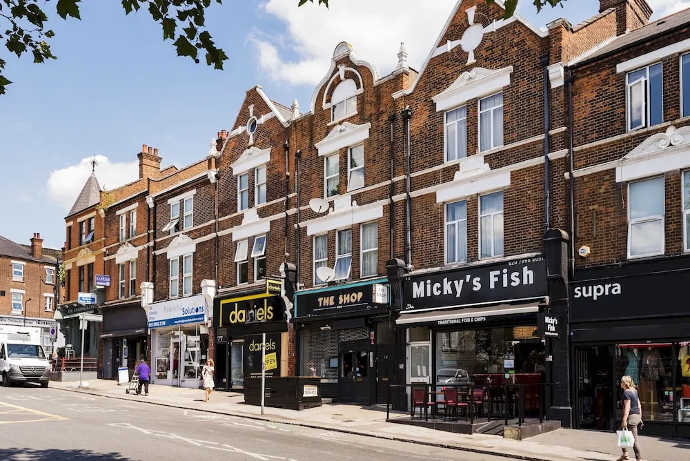 Modern Kensal Green Apartment