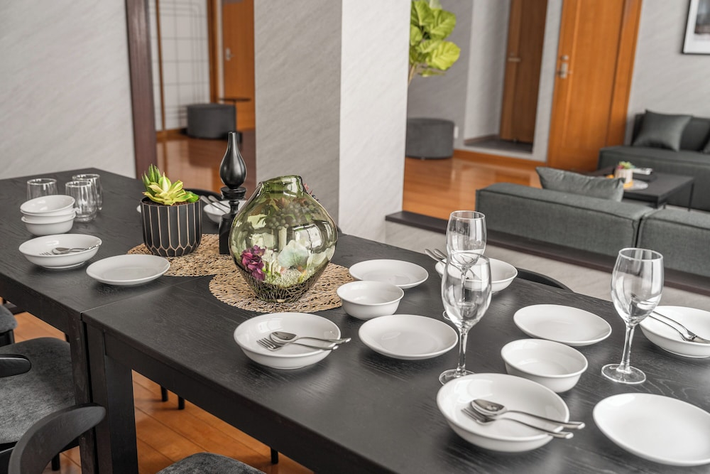 E-Us Sakaedori House