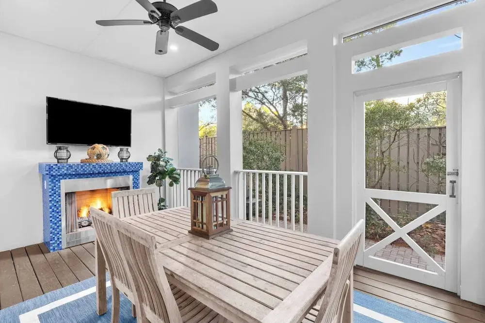 Seagrove Gardens Mins to the Beach, Santa Rosa Retreat w/ A+ Design
