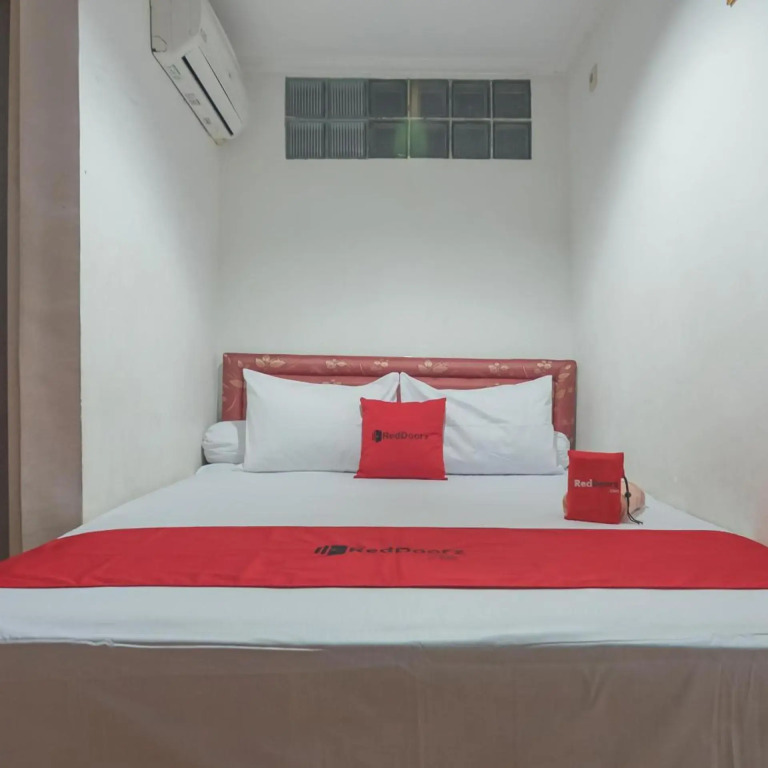 RedDoorz Syariah near Margahayu Raya