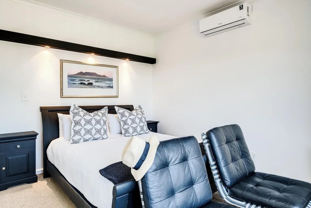 Chic 2bed in Camps Bay w Sea Views Bayview Rise