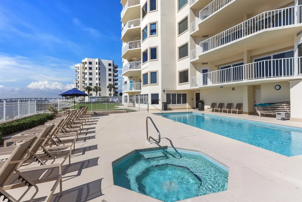 Waterview Yacht Club 532 is a 3 BR with Stunning views of the Pass by RedAwning