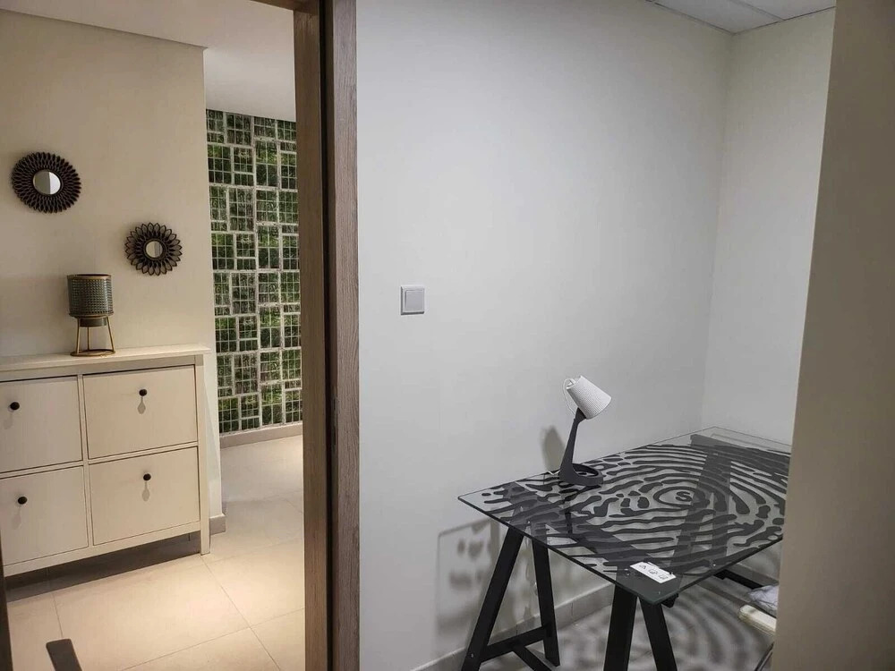 B411 Furnished Apartment With Maidroom