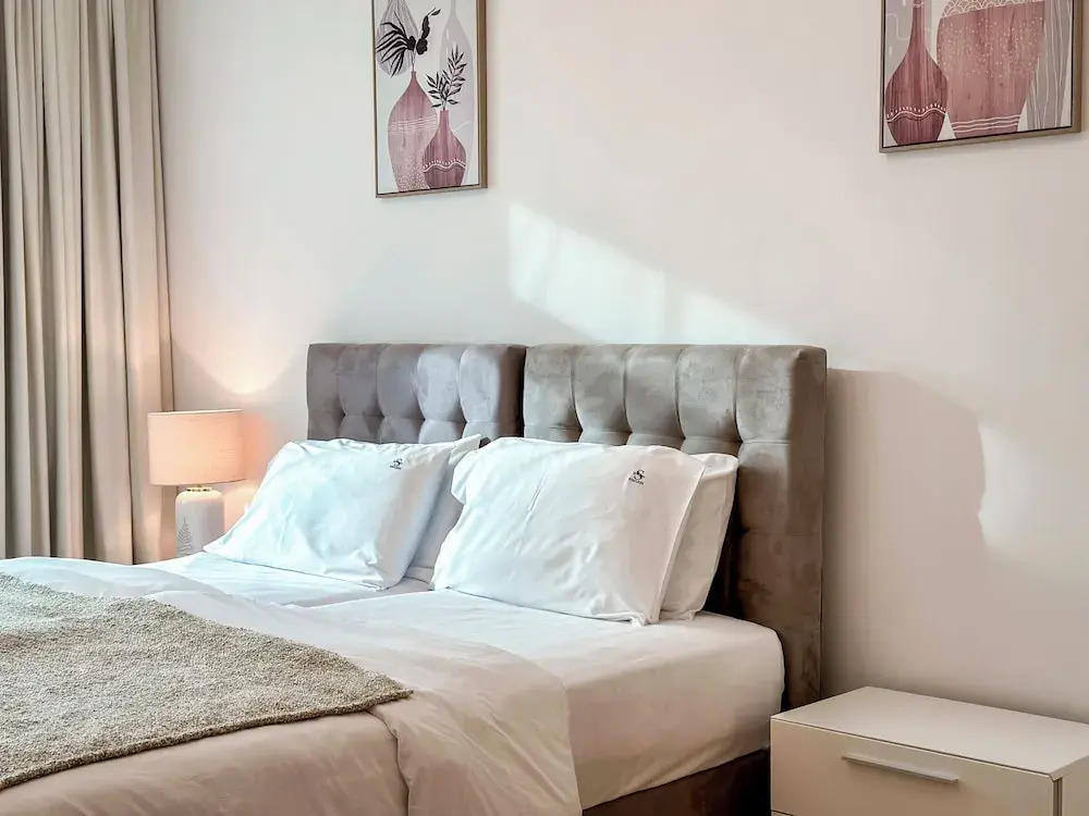 Bright 2BR Apartment with Garden View