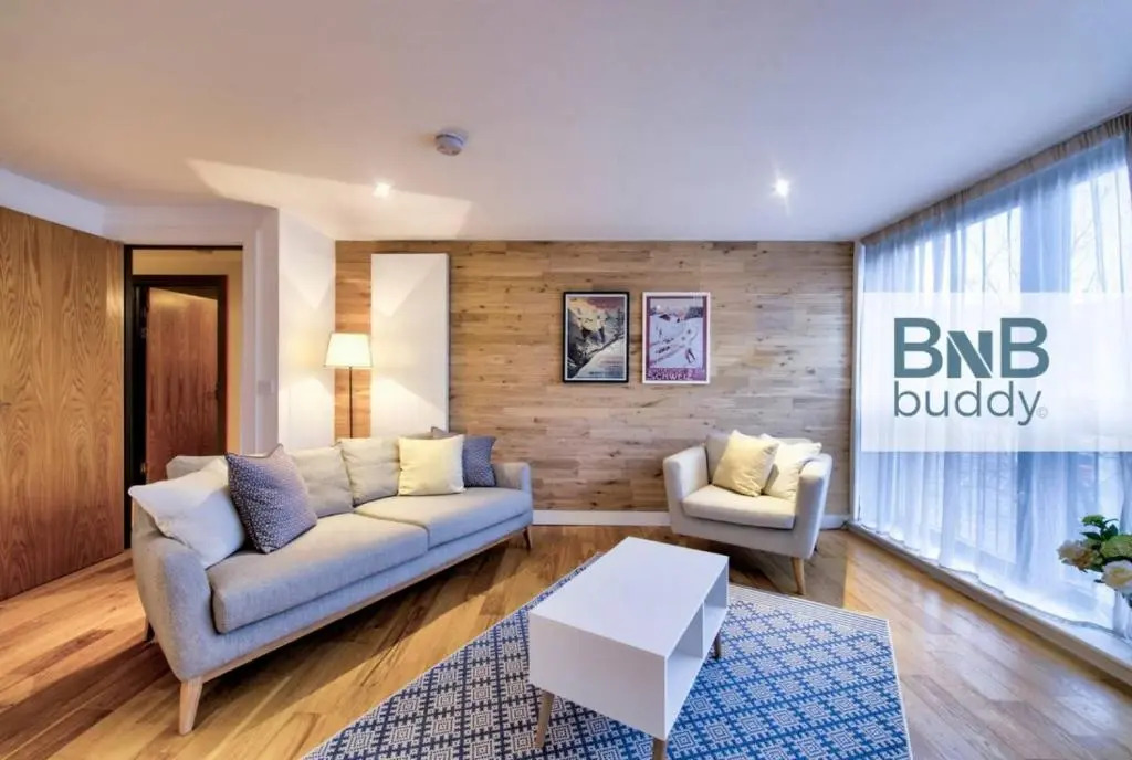ALTIDO Stylish and Spacious 1bed home, short walk from the center