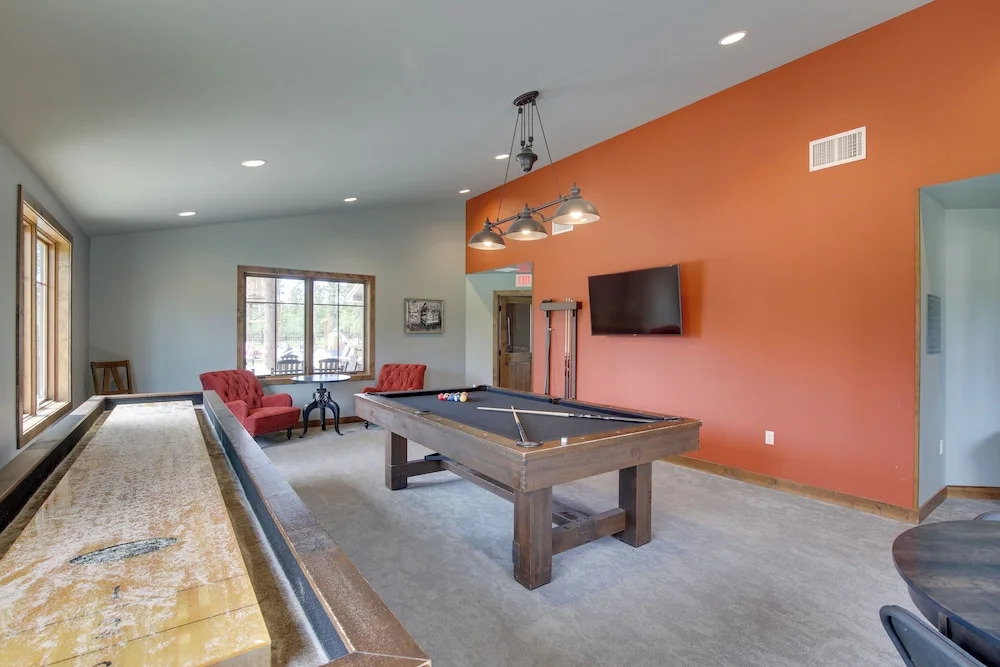 Luxurious Lead Vacation Rental w/ Private Hot Tub!