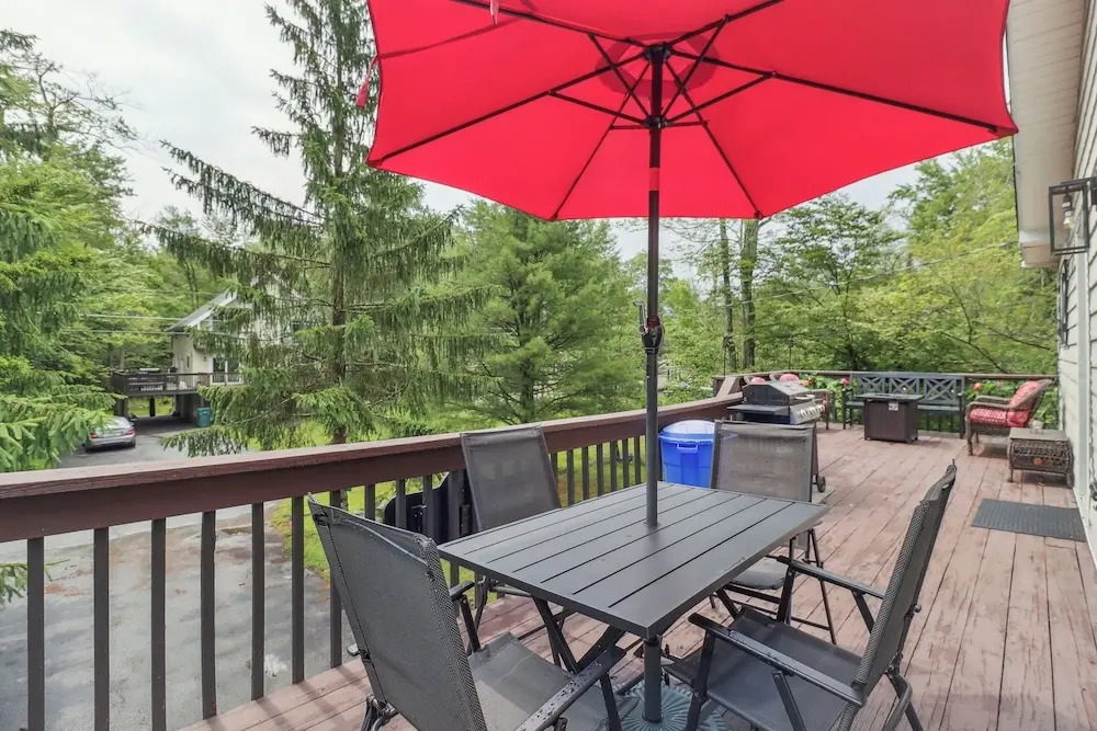 Tobyhanna Home w/ Fire Pits - 9 Mi to Kalahari!