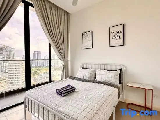 4 bedder D’Pristine condo 22-25 opp legoland