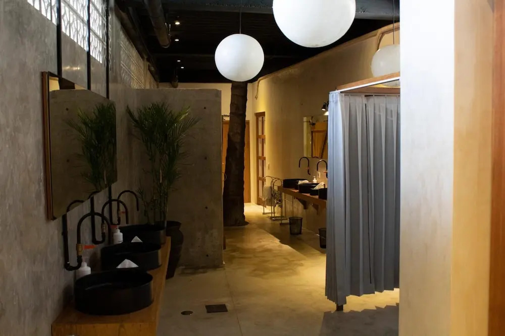 Bamba Capsule Hotel