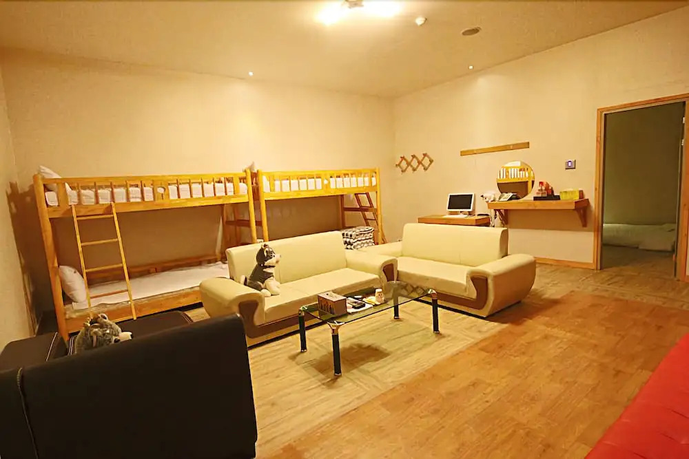 Maum Hotel and Backpackers