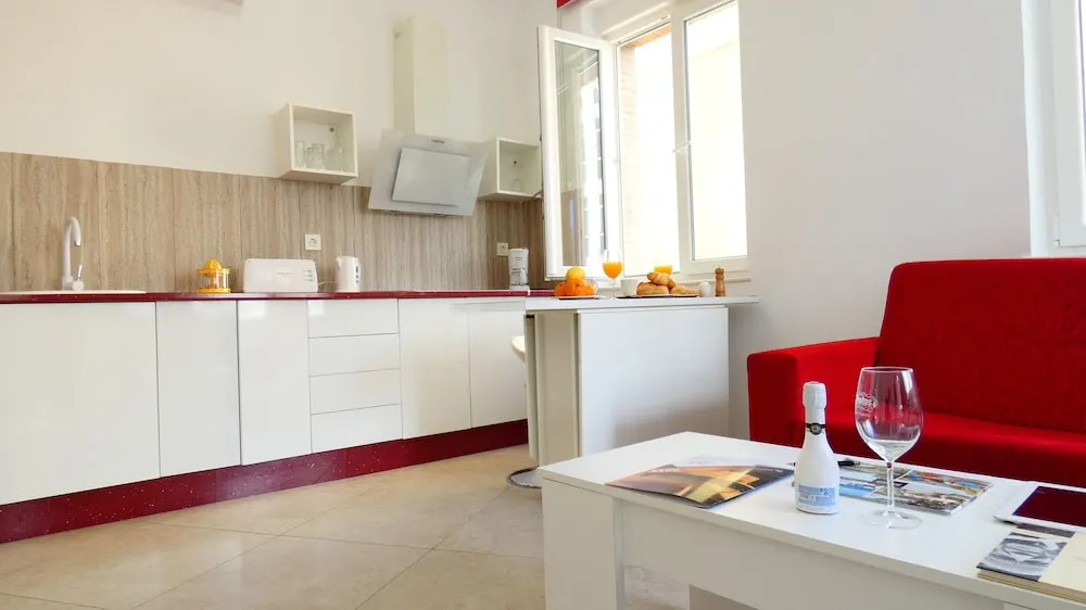 Uncibay Square Apartment