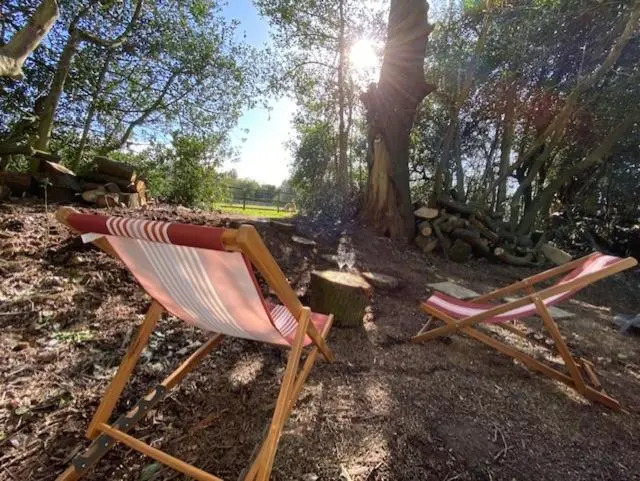 The Secret Cottage & Hideaway Caravan