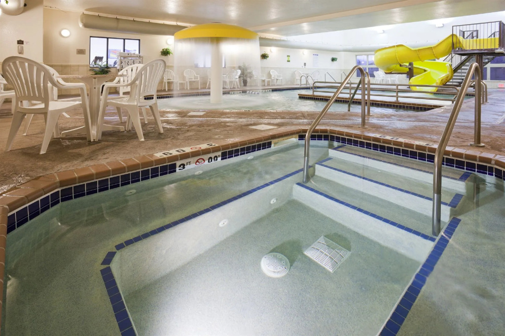 Expressway Suites Fargo