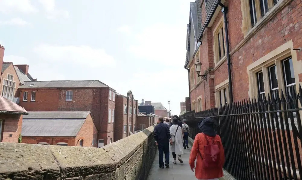 The Gathering Chester 2 Sleeps 14 Very Close to City Centre Racecourse Within Walls