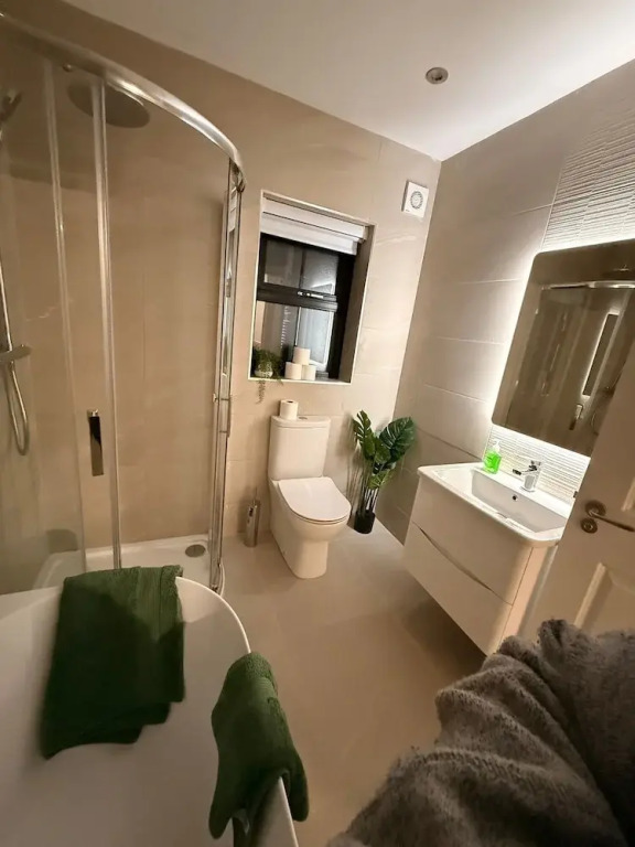 Modern Entire Home Retreat in Newry