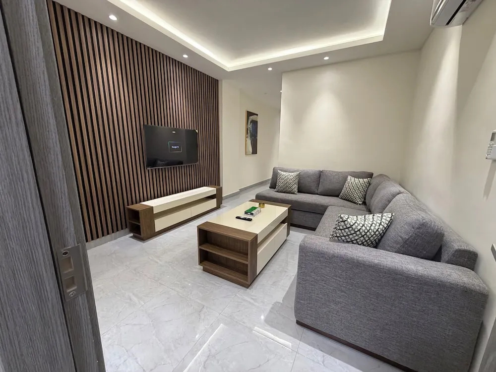 003jre Apartment With Stunning Boulevar
