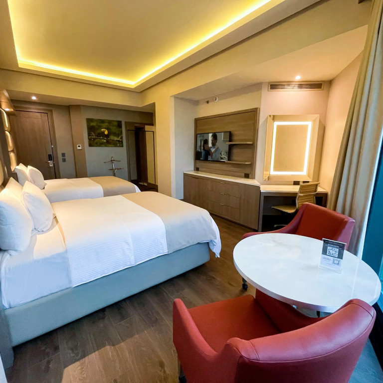 Safi Royal Luxury Metropolitan